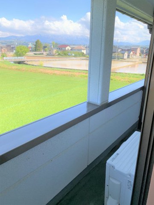 【バルコニー】 | シャトーコスモスⅡ | 暖かな日差しのふりそそぐバルコニー。同等タイプです。