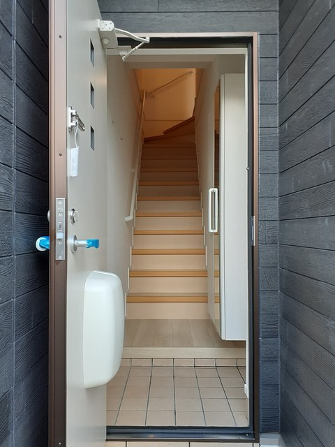 フォンハウス志家の玄関