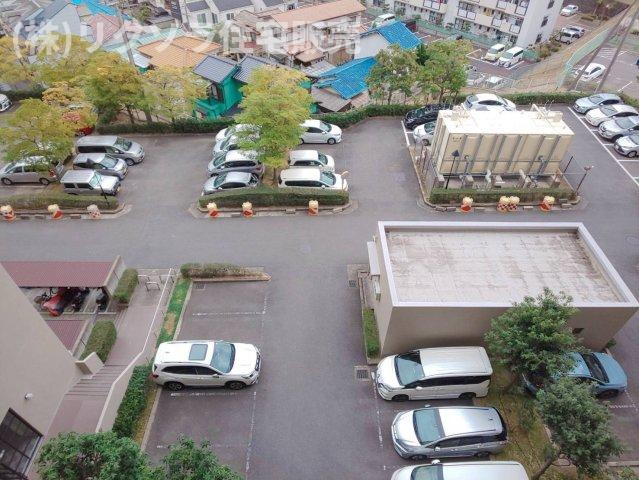 オークヒルズ香里弐番館の駐車場|敷地内駐車場
■物件内覧・資金計画相談・住宅ローン相談、リフォーム相談、お問合せ受付中■
※当日・翌日のご内覧、ご相談はお電話でのお問合せがスムーズです！