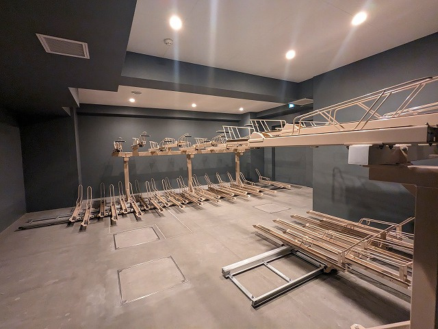 SEASON FLATS Shinokachimachiの設備|屋根付き屋内駐輪場です