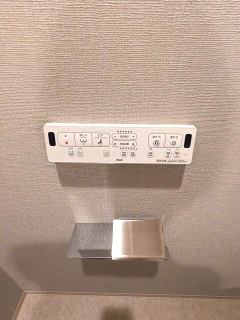 SEASON FLATS Shinokachimachiの設備|トイレにはスマホホルダー付きです