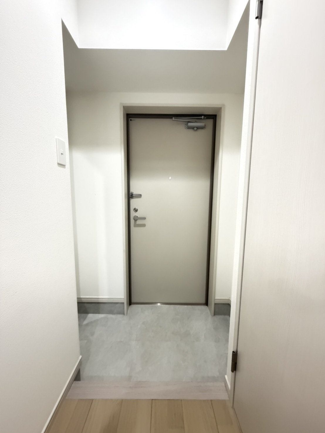 熊本市東区月出２丁目の賃貸マンションの玄関