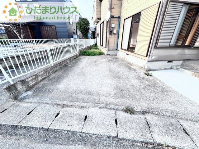 川島町下伊草　中古一戸建ての駐車場