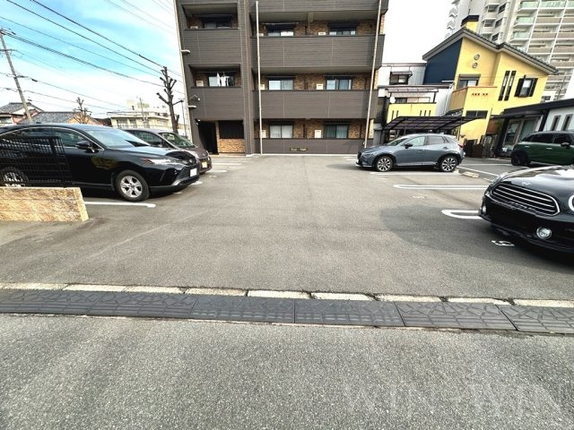 GRASTAの駐車場