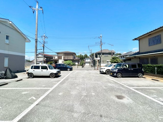 シャルマンハイツⅡの駐車場|駐車場に車を止められます