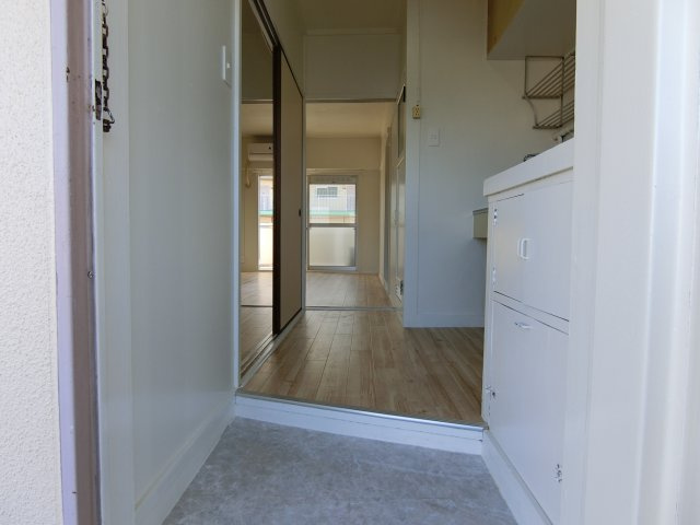 ビレッジハウス木戸の玄関