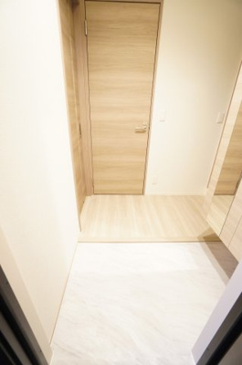 【玄関】 | D-room弁天3丁目 A棟 | ※同物件・同タイプの写真です。