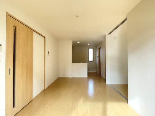 熊本市中央区本荘５丁目のアパートの居間・リビング