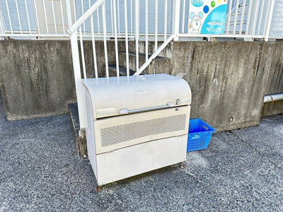 【その他共用部分】 | メゾンプルミエ | 敷地内ごみ置き場でごみ出しもらくらく～♪忙しい社会人さんや主婦さんにもうってつけ！