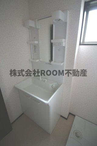 カーサ広原の独立洗面台|朝の支度にも助かる、独立の洗髪洗面化粧台