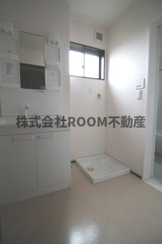 カーサ広原の洗面所|明るい洗面所です