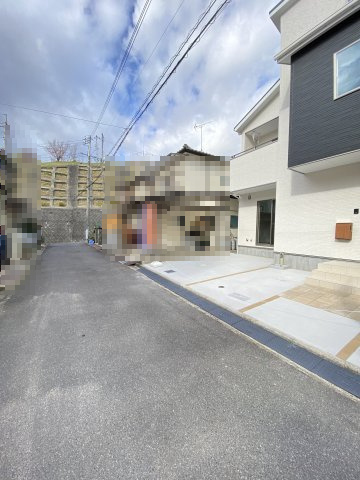 中古戸建　上安3丁目の前面道路含む現地写真