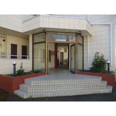 【エントランス】 | ヤングビレッジ