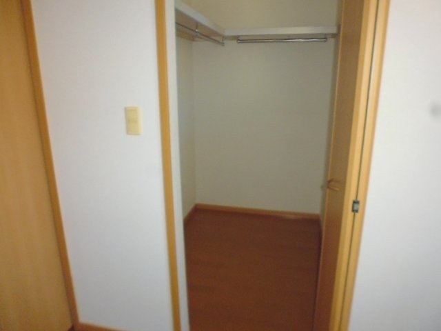 コンフォート東塚Ｇの収納|ウォークインクローゼット