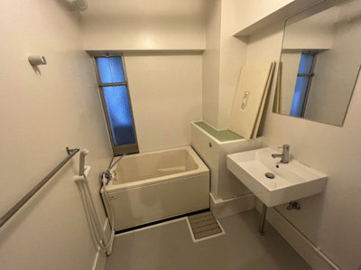 【浴室】 | クオーレオオグス | 別号室の写真になります。現況優先。