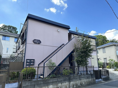 【エントランス】 | ジュネスハイツB | アパートのエントランスです！階段を上がった先にお部屋があります♪