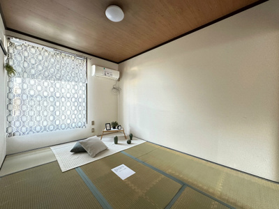 【洋室】 | ジュネスハイツB | 南東向き和室6帖☆角部屋で陽当たりの良いお部屋です！エアコン付きで1年中快適に過ごせますね☆