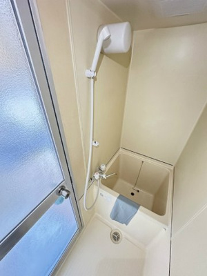 【浴室】 | ジュネスハイツB | 清潔感のある浴室です♪ゆったりお風呂に浸かって一日の疲れもリフレッシュできますね☆