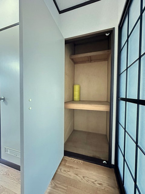 【収納】 | ジュネスハイツB | キッチンスペースにある収納スペースです♪お部屋がすっきり片付いて快適に！
