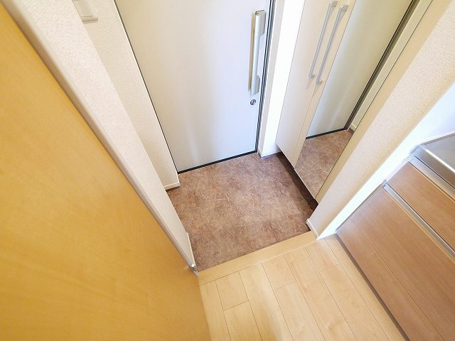 カーサララⅠの玄関|明るい玄関です