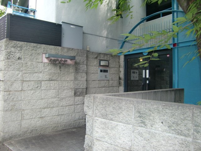 エルデ六甲のエントランス