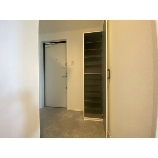 LECOCON半田の玄関