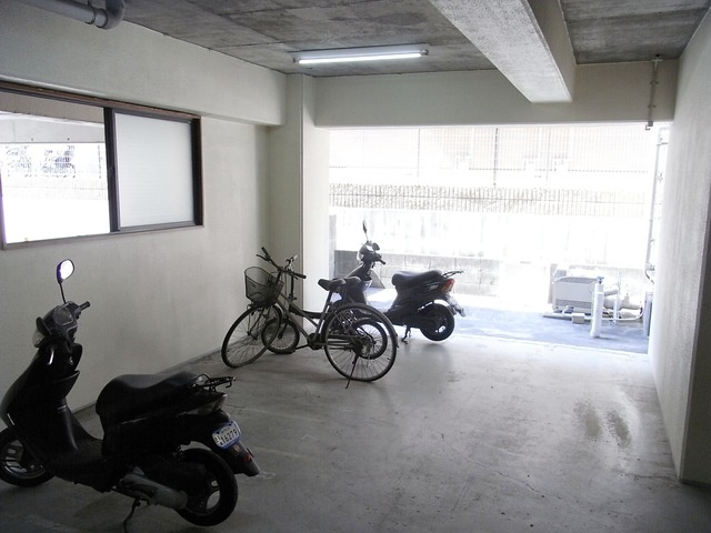 サンハウス御影本町の駐車場