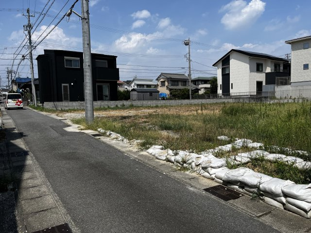知多郡武豊町字桜ヶ丘3丁目　B号地の前面道路含む現地写真