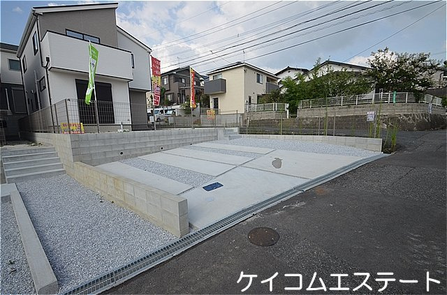 新築住宅　美原町１期２号地の駐車場