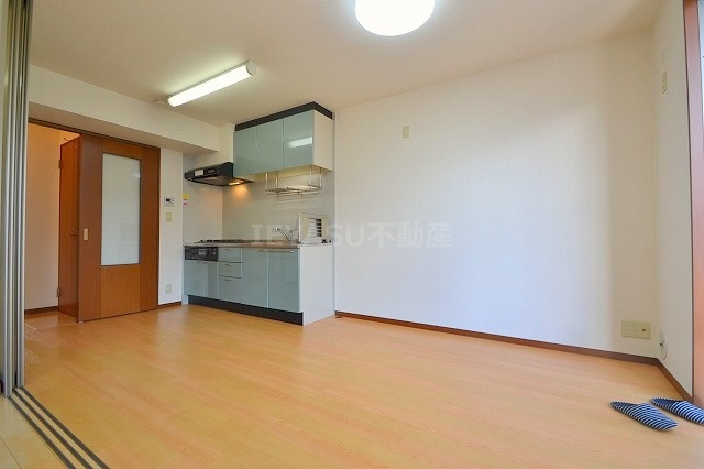 広島市西区己斐本町２丁目のアパートの居間・リビング