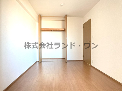 【収納】 | ウインベルコーラス狭山ヶ丘 | 洋室6.6帖　
天井まで収納できるクローゼット付き