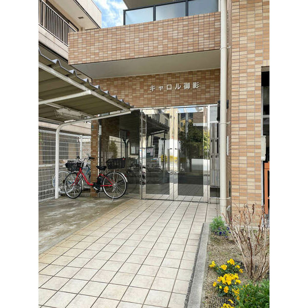 キャロル御影のエントランス