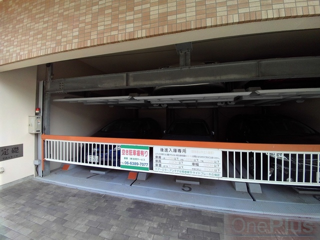 キャロル御影の駐車場