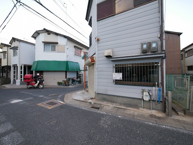 和田貸店舗の駐車場
