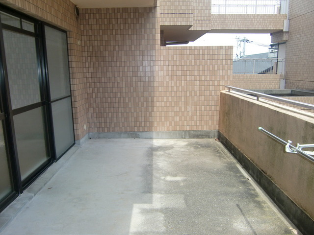 グランドメゾン六甲箕岡のバルコニー|ルーフバルコニー