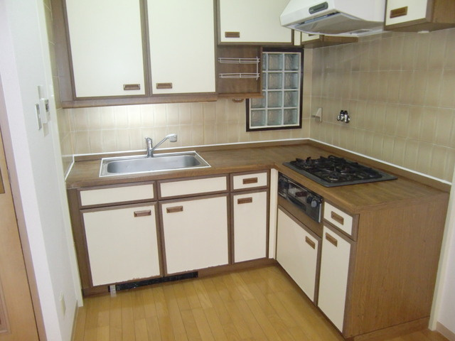 グランドメゾン六甲箕岡のキッチン|ガス3口システムキッチン