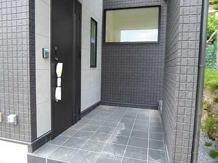 広島市安佐北区落合南３丁目　新築一戸建ての玄関