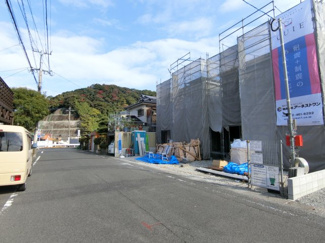【前面道路含む現地写真】