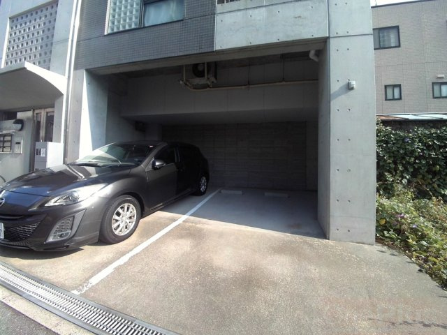 エムズコートの駐車場