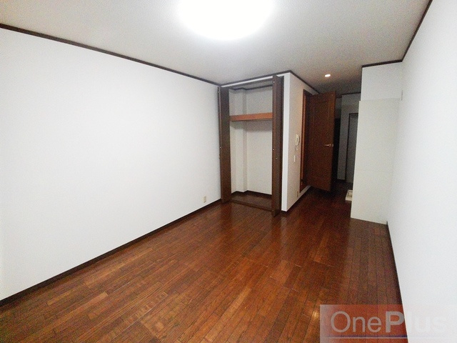 コスモメゾン岡本の洋室