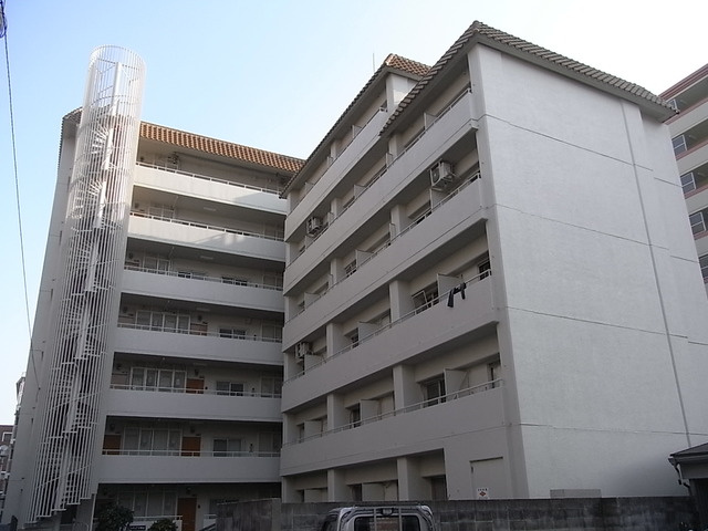 サンハイツ本山の外観