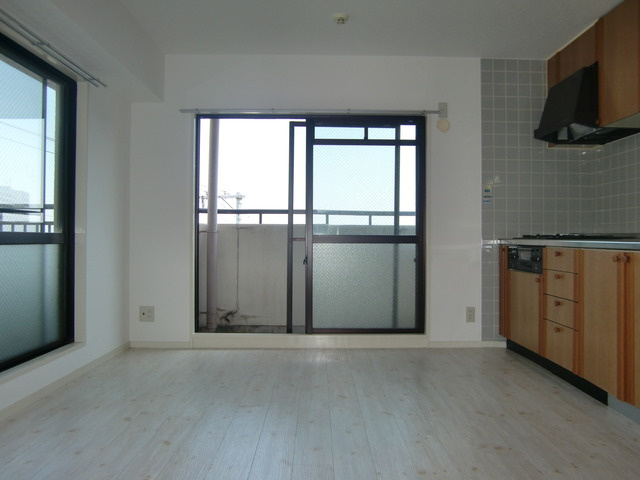 サンパレス２１御影山手の居間・リビング