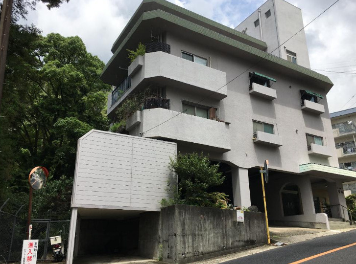 シャトー宮坂の外観