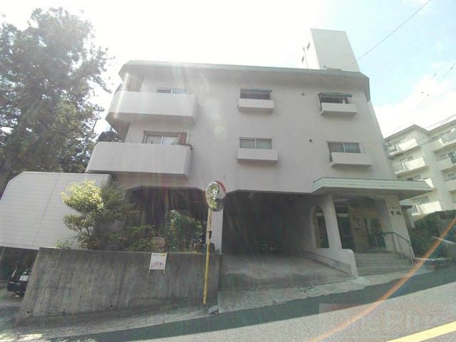 シャトー宮坂の外観