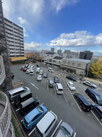 第一シャトー八戸の里の駐車場