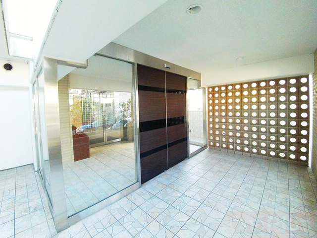 パレス東洋神戸６号館のエントランス