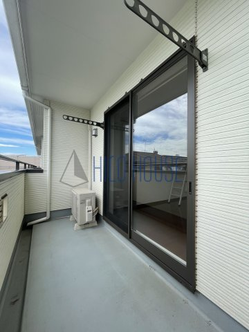 ジェレミ・スクウェアのバルコニー