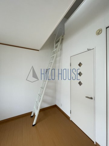 ジェレミ・スクウェアのその他