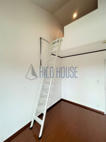 ジェレミ・スクウェアのその他