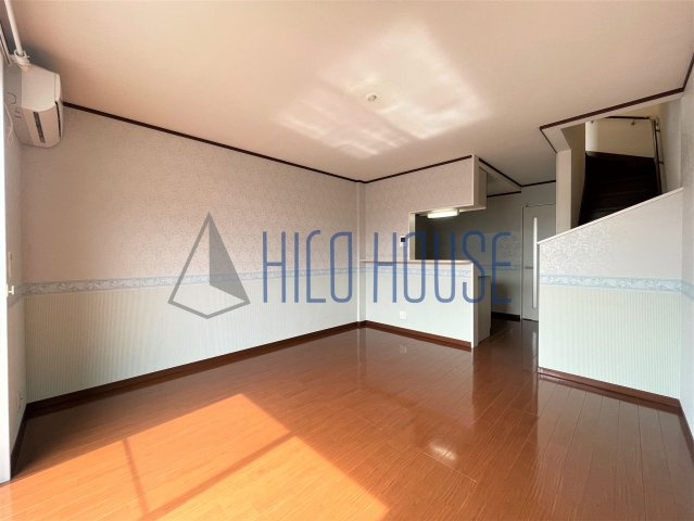 ジェレミ・スクウェアの居間・リビング